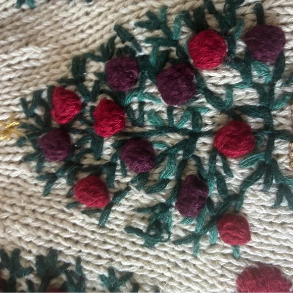 Vintage Floral Embroidered Christmas Sweater Size S - Picture 16 of 16